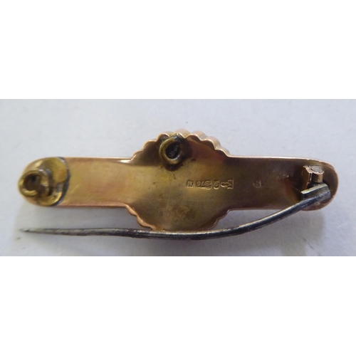 223 - A 9ct gold bar brooch; and a 9ct gold ring&nbsp;