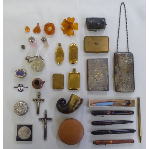 232 - Collectables: to include a late Victorian horn snuff mull&nbsp;