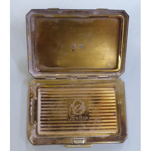 232 - Collectables: to include a late Victorian horn snuff mull&nbsp;