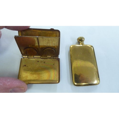 232 - Collectables: to include a late Victorian horn snuff mull&nbsp;