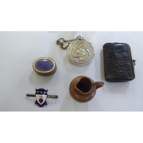 232 - Collectables: to include a late Victorian horn snuff mull&nbsp;