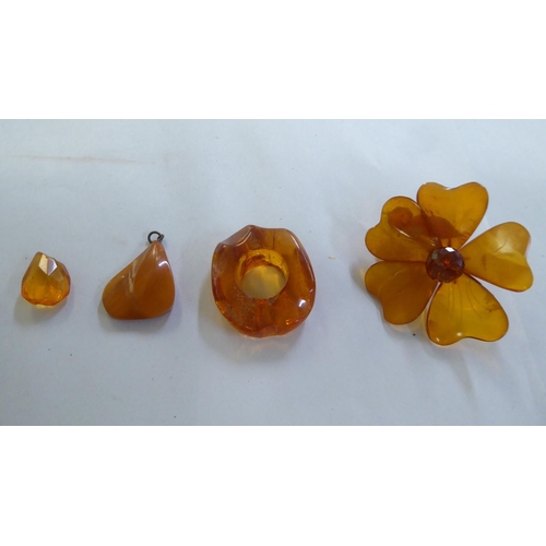 232 - Collectables: to include a late Victorian horn snuff mull&nbsp;