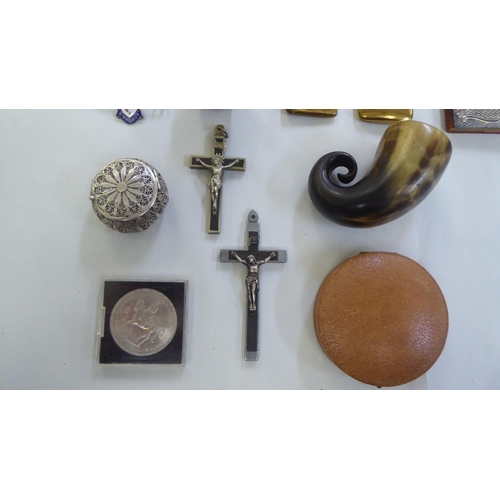 232 - Collectables: to include a late Victorian horn snuff mull&nbsp;