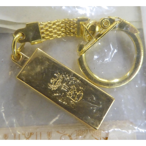 246 - Uncollated coins: to include Commemorative crowns