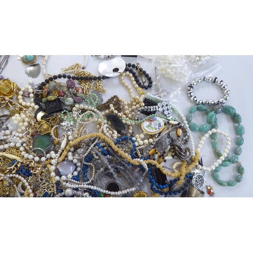 247 - Costume jewellery: to include bead necklaces