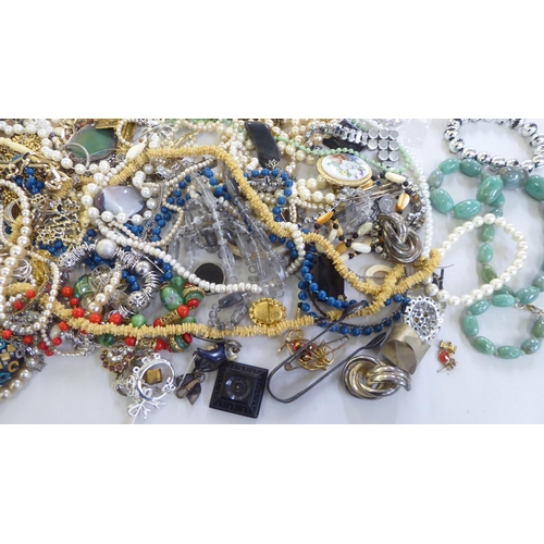 247 - Costume jewellery: to include bead necklaces