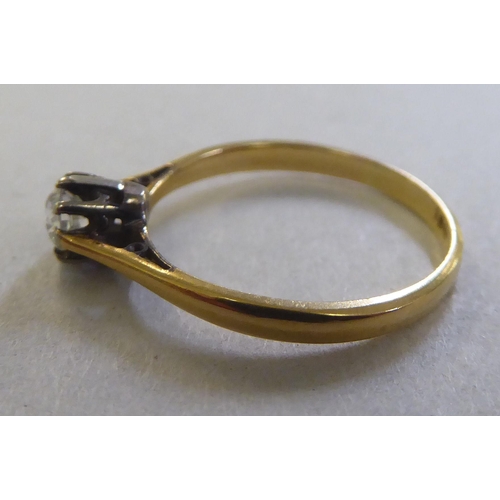 249 - An 18ct gold diamond solitaire ring&nbsp;