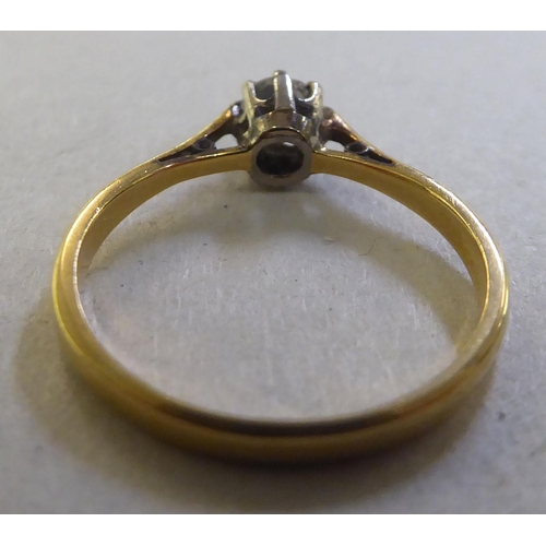249 - An 18ct gold diamond solitaire ring&nbsp;
