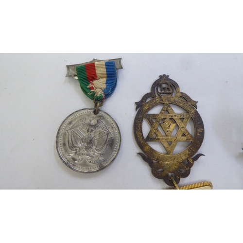 315 - Military collectables: to include a Great War medal, awarded to one Major HPM White (Please Not... 