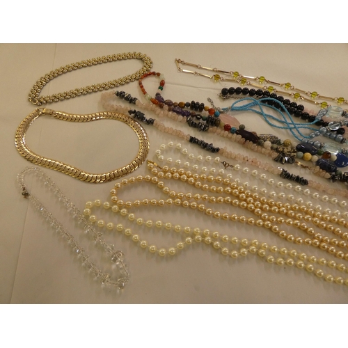 54 - Costume jewellery and items of personal ornament: to include simulated pearls