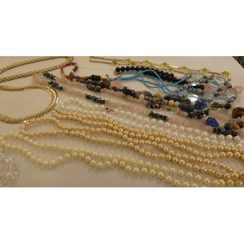 54 - Costume jewellery and items of personal ornament: to include simulated pearls