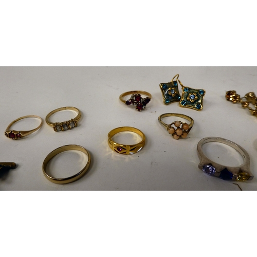 79 - Costume jewellery: to include necklaces; brooches; and rings