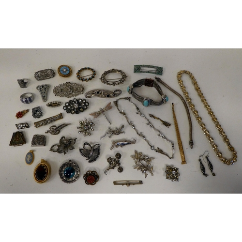 84 - Costume jewellery: to include marcasite set brooches