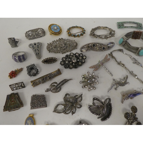 84 - Costume jewellery: to include marcasite set brooches