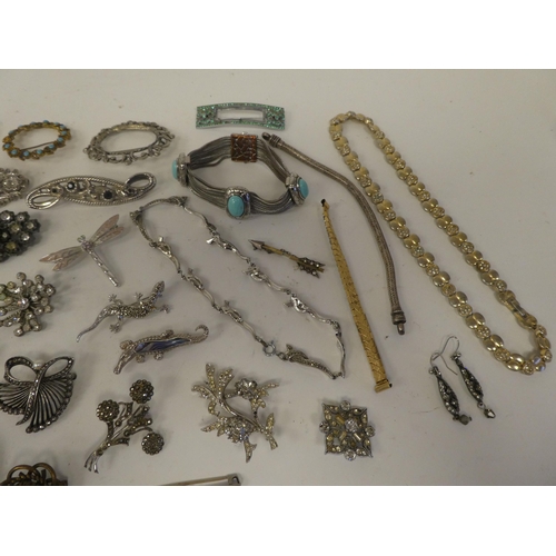 84 - Costume jewellery: to include marcasite set brooches