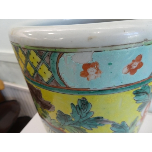 108 - A modern Chinese porcelain cylindrical stickstand, decorated with dragons and flora  18