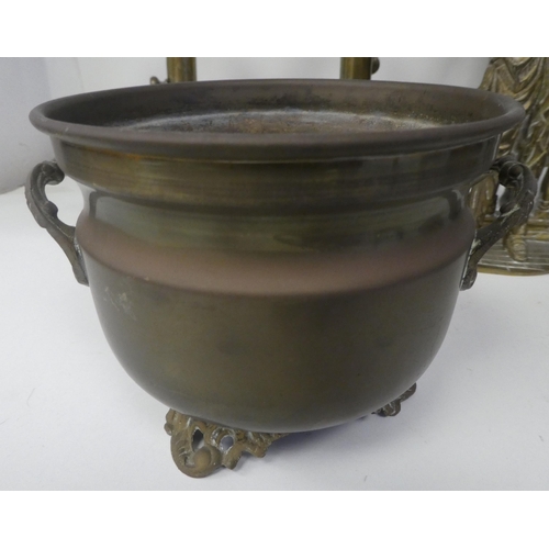 112 - Mainly 20thC metalware: to include a brass tazza  5