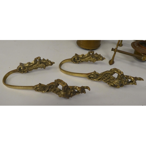 112 - Mainly 20thC metalware: to include a brass tazza  5