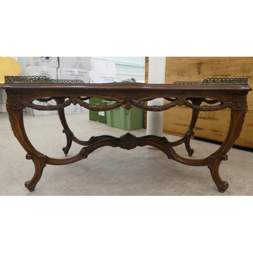 89 - A 20thC reproduction of a 19thC Italian inspired marquetry rosewood finished coffee table with a bra... 