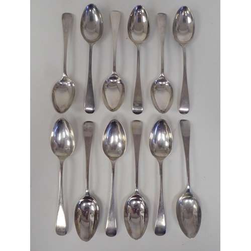 173 - A set of twelve Edwardian silver Old English pattern teaspoons  John Round  Sheffield 1904... 