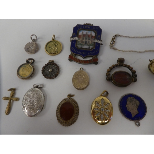 106 - Items of personal ornament: to include a circular pendant  stamped 375 