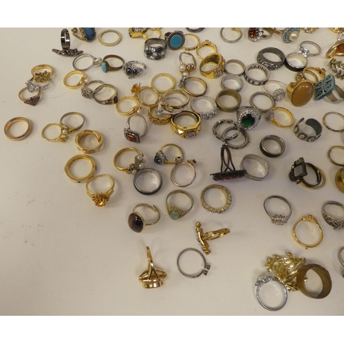 109 - Costume jewellery: to include dress rings 