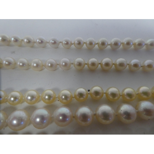 116 - Single strand pearl necklaces