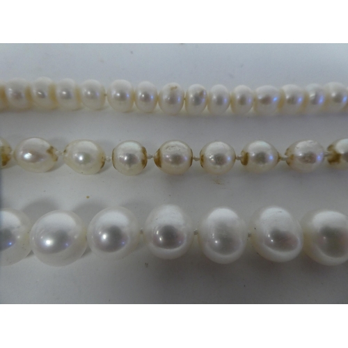 116 - Single strand pearl necklaces