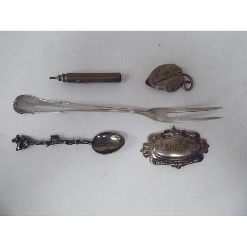 265 - Silver, white metal and other collectables: to include thimbles; flatware; and bangles