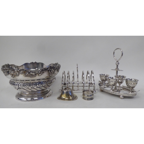 272 - Silver plated tableware: to include a canteen of cutlery and flatware