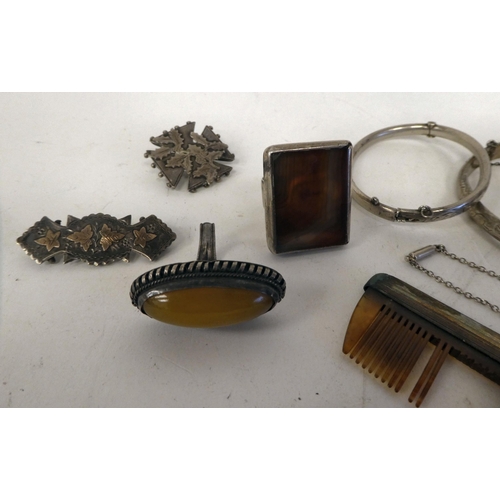 279 - Mainly silver and white metal items of personal ornament and collectables: to include a hinged brooc... 