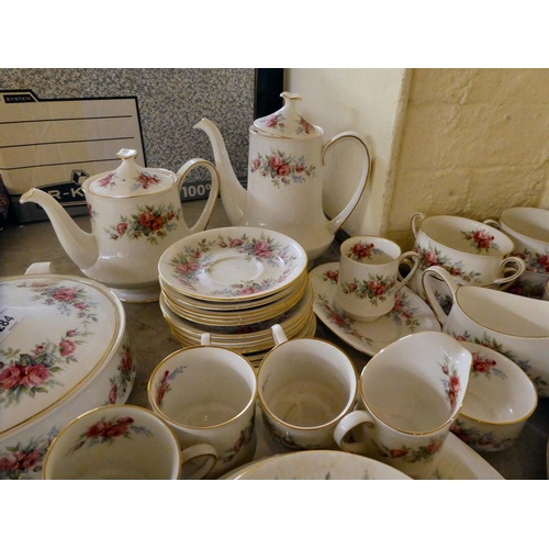 284 - Royal Standard china Rambling Rose pattern tableware 