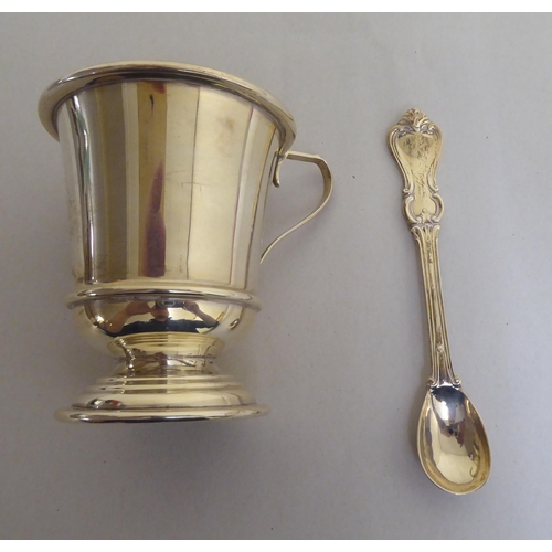 319 - Silver collectables: to include a presentation Christening egg cup and spoon  mixed marks ... 