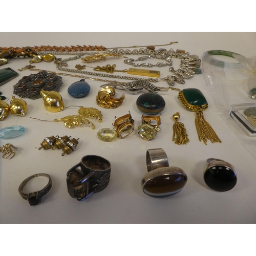 50 - Costume jewellery and items of personal ornament: to include a jade coloured bangle