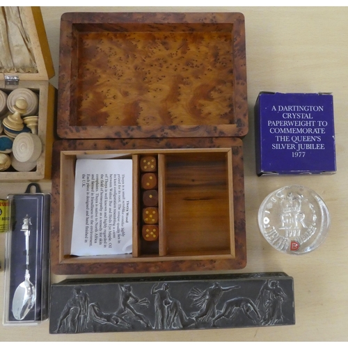 82 - Pens and other collectables: to include examples by Parker