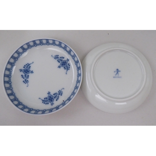 89 - China tableware: to include Wedgwood Gold Florentine pattern and Royal Crown Derby green Derby panel... 