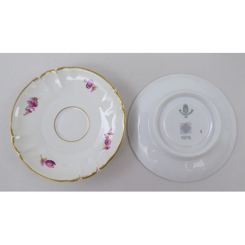 89 - China tableware: to include Wedgwood Gold Florentine pattern and Royal Crown Derby green Derby panel... 