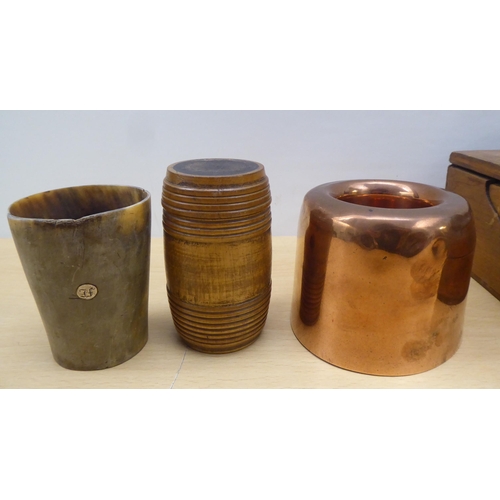 89 - 20thC mainly wooden collectables: to include a horn beaker; and a 1920s oak desk tidy with a fall fr... 