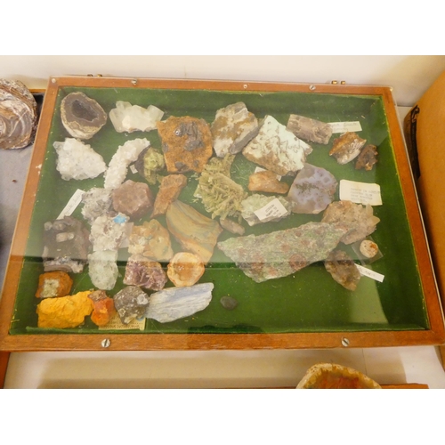 126 - A quantity of mainly uncut stone fragments: to include Moroccan agate, Pyromorphite and Dulcote lave... 