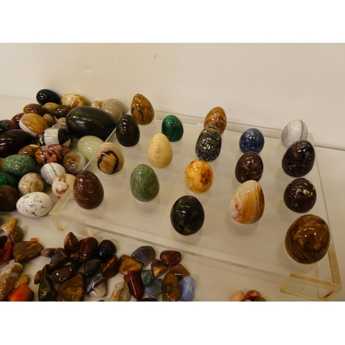 132 - A quantity of hardstone, agate and other carved egg ornaments; and variously cut stones and smaller ... 