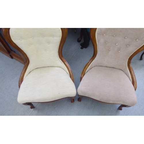 16 - A pair of modern stained beech showwood spoonback bedroom chairs, part button upholstered in cream c... 