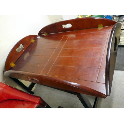 20 - A modern mahogany butler's tray design coffee table, the top with folding flaps, raised on square le... 