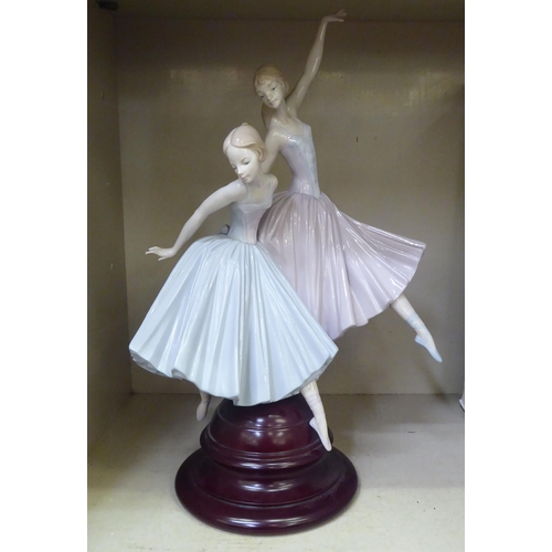 322 - A Lladro porcelain group, two ballerinas  19