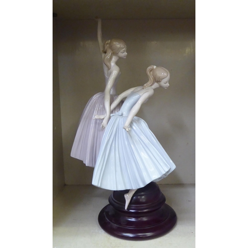 322 - A Lladro porcelain group, two ballerinas  19