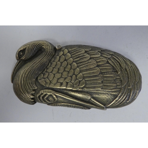 105 - A brass novelty vesta case, fashioned as a swan