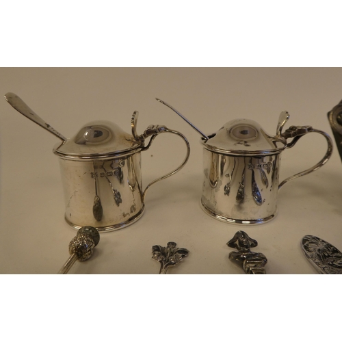 146 - Silver and white metal collectables: to include a pair of salts with blue glass liners  Birming... 