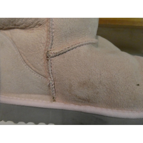 121 - Two pairs of Ugg boots, one in pink, the other baby blue  approx. size 7