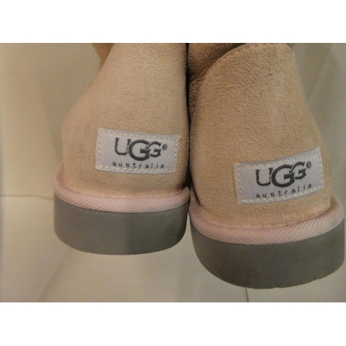 121 - Two pairs of Ugg boots, one in pink, the other baby blue  approx. size 7