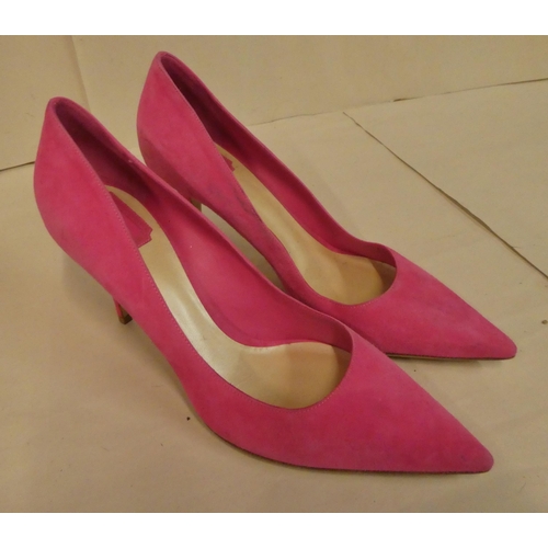 123 - A pair of Christian Dior pink suede shoes  size 40 with a dust cover