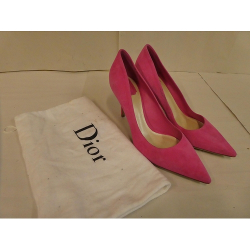 123 - A pair of Christian Dior pink suede shoes  size 40 with a dust cover